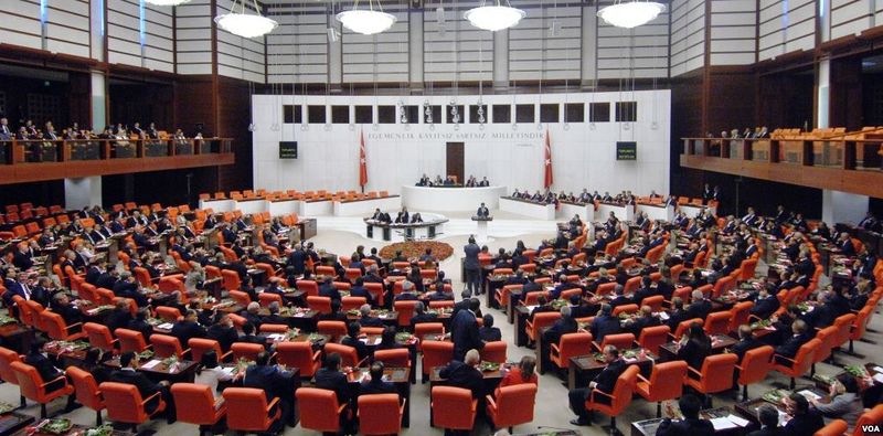 ملف:Grand National Assembly of Turkey MPs in June 2015.jpg