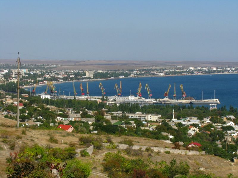 ملف:Вид на Феодосійський порт з Тепе-Оба.JPG