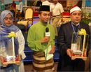 هاني عبد العزيز من مصر يفوز بالمركز الأول في مسابقة القرآن الكريم في ماليزيا، أغسطس 2010.