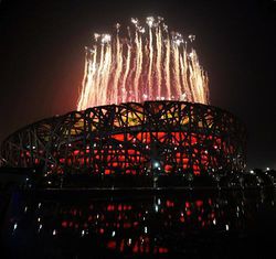 أضواء إحتفالات بكين بدورة الألعاب الاولمبية.