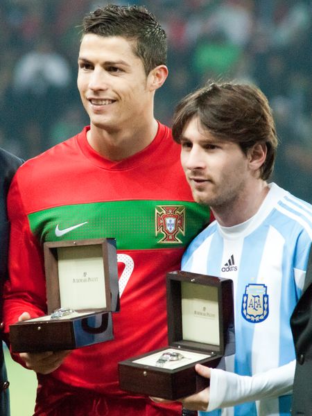 ملف:Cristiano Ronaldo and Lionel Messi - Portugal vs Argentina, 9th February 2011.jpg