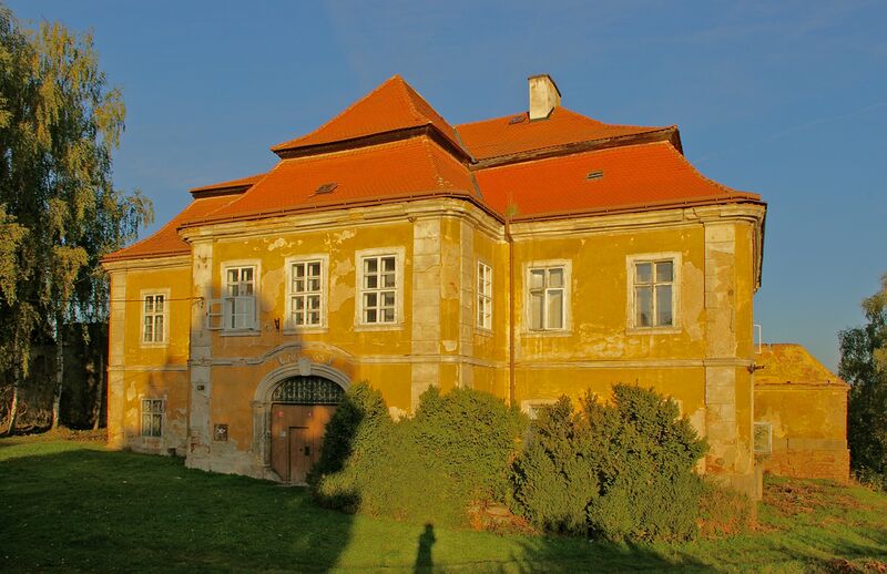 ملف:120929 Jesenice Fara 108.JPG