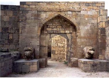 بوابة في مدينة دربند القديمة.