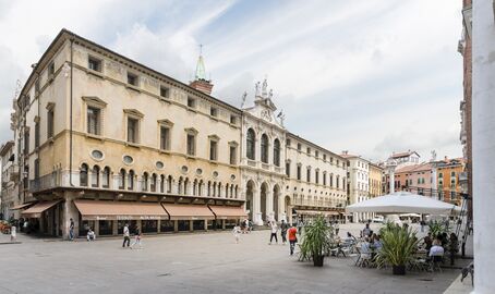 Piazza dei Signori (Vicenza).jpg