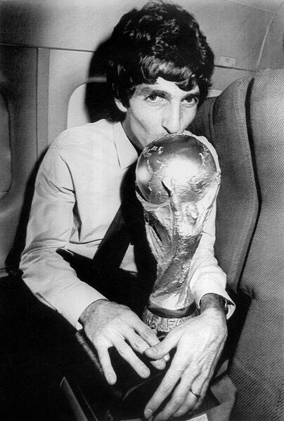 ملف:Spagna '82 - Paolo Rossi, Coppa del Mondo.jpg