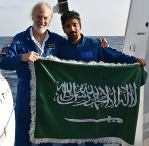 المستكشف فيكتور فيسكوفو (يسار) والمهندس محمد الجحدلي من مختبر الموارد الساحلية والبحرية في كاوست (يمين).