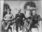 "الثلاثة الكبار" في مؤتمر طهران. شمال إلى اليمين: يوسف ستالين، فرانكلن روزڤلت وونستون تشرشل.