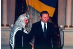 عرفات والرئيس الأوكراني ليونيد كوش، أبريل 1999.