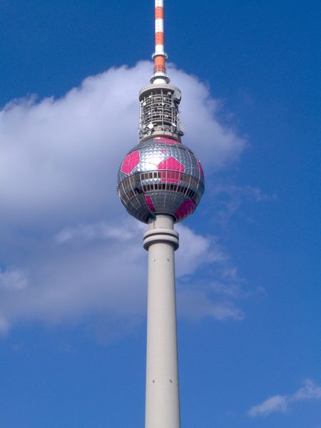 ملف:BerlinFernsehturmFootball.jpg