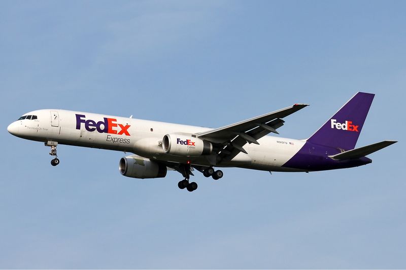 ملف:Fedex Express Boeing 757 Jager.jpg
