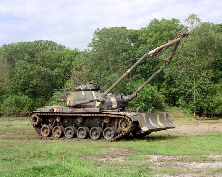 ملف:M728 Combat Engineer Vehicle woodland from right.jpg