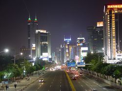 المنطقة الإقتصاديى الخاصة في شنژن: منظر للمدينة في الليل.