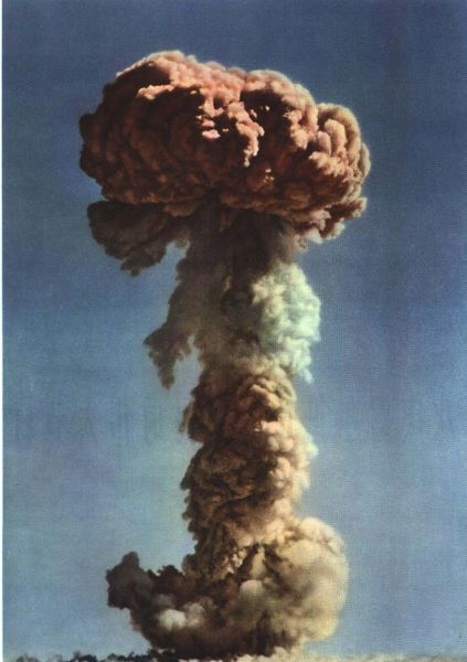ملف:1965-01 1964年 首次原子弹爆炸3.jpg