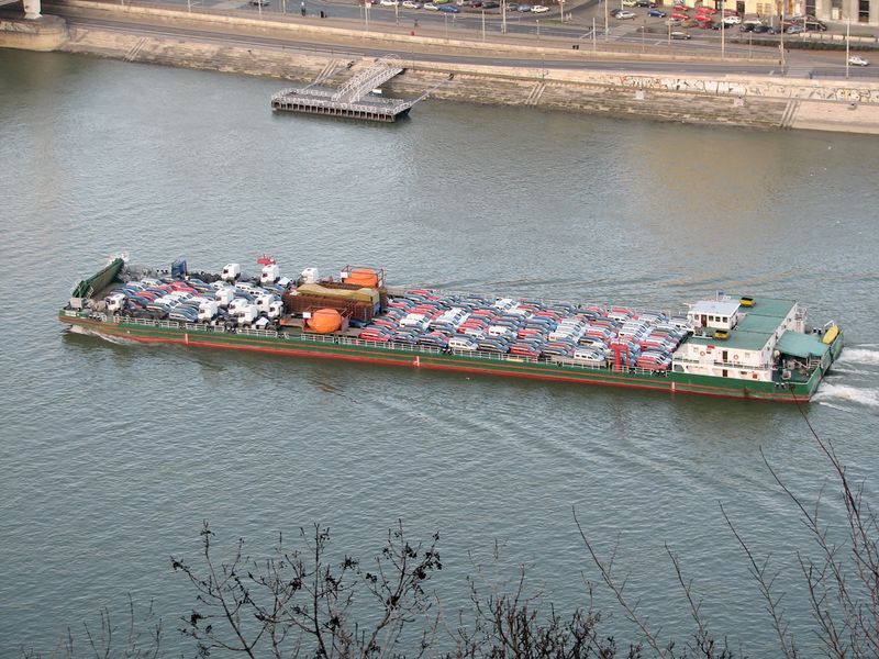 ملف:Barge with cars.jpg