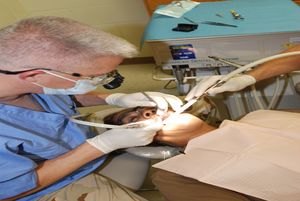 مجند في گوانتانامو يزور طبيب الأسنان