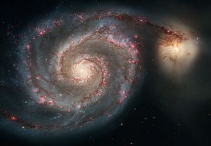 مجرة الدوامة وهي مجرة لولبية كلاسيكية في كوكبة السلوقيان.