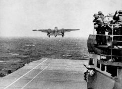 A B-25 Mitchell taking off from يوإس‌إس Hornet for the raid
