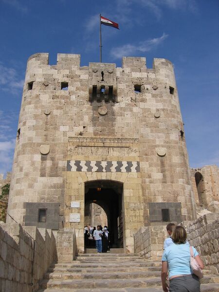 ملف:Outer Gate of the Aleppo Citadel Aleppo Syria.jpg