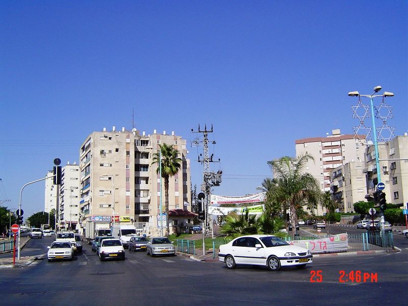 ملف:Downtown area of Lod, Israel 00262.JPG