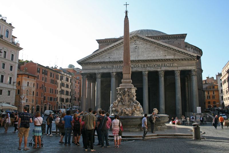 ملف:0 Obélisque de Macuteo - Fontaine Della Porta - Panthéon (Rome).jpg
