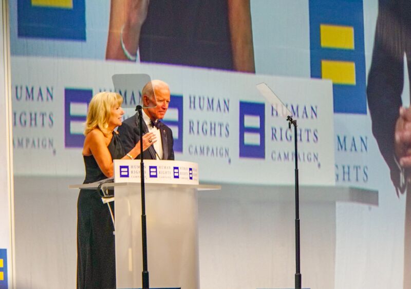 ملف:Joe Biden & Jill Biden @ 2018.09.15 Human Rights Campaign National Dinner, Washington, DC USA 06125 (44713707781).jpg
