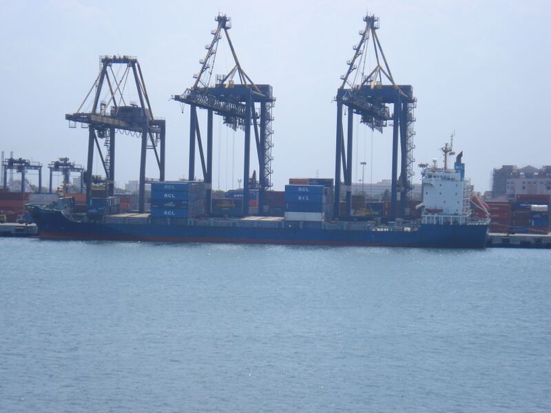 ملف:Port of Chennai, India - panoramio.jpg