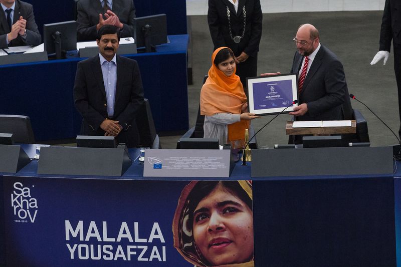 ملف:Remise du Prix Sakharov à Malala Yousafzai Strasbourg 20 novembre 2013 01.jpg