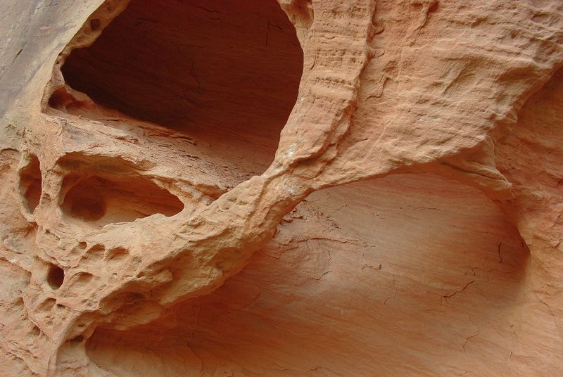 ملف:Weathered sandstone, Sedona.jpg