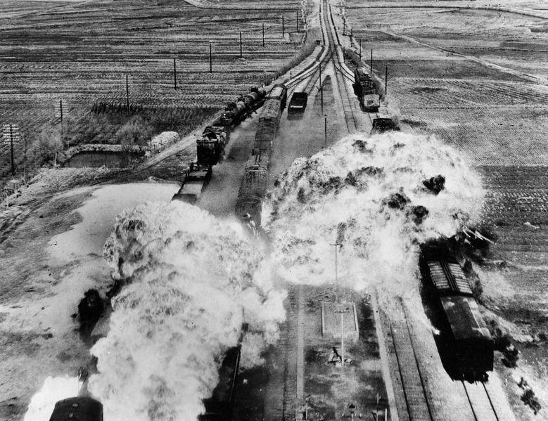ملف:Korean War, train attack.jpg