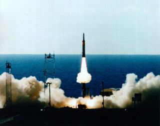إطلاق آرو 2 في ديسمبر 1996.
