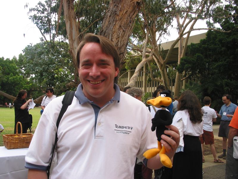 ملف:Linus Torvalds, 2002, Australian Linux conference.jpg
