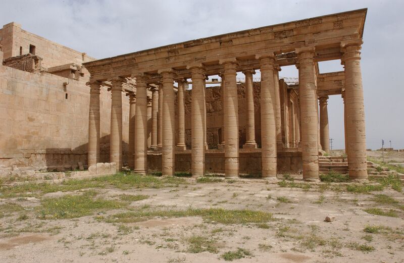 ملف:Hatra-Ruins-2006-6.jpg