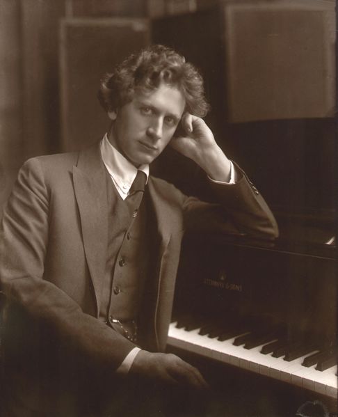 ملف:Percy Grainger in 1920.jpg