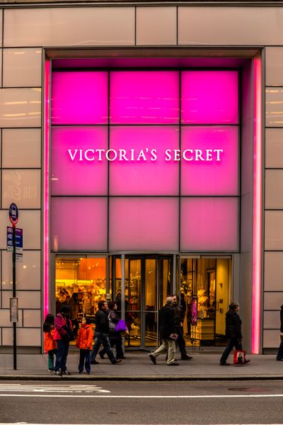 ملف:Victoria's Secret Store 9, 722 Lexington Ave, New York, NY 10022, USA - Dec 2012.JPG