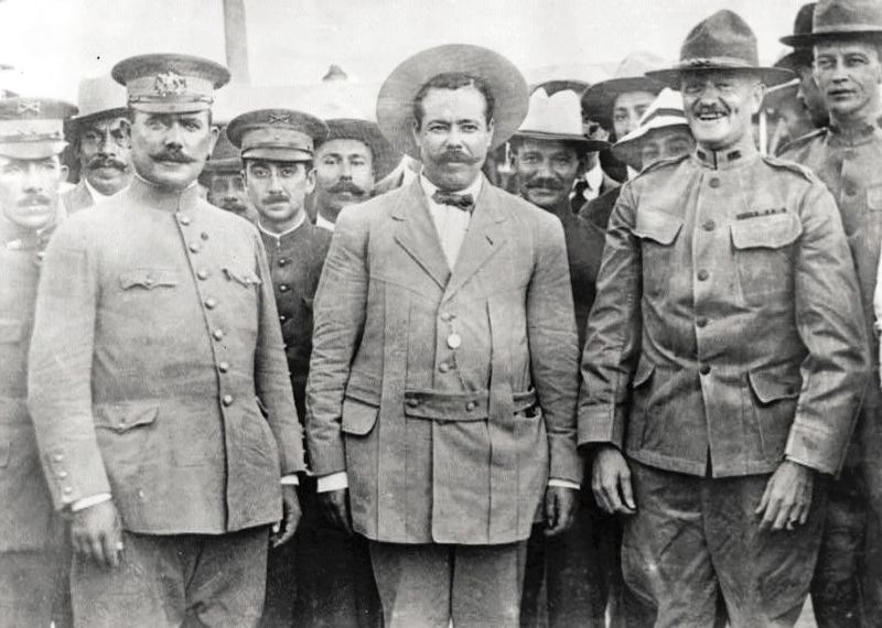 ملف:Gen Obregon, Villa, Pershing at Ft Bliss 1914.jpg