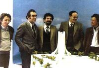 مع طاقم لافالان قرب مجسم مقام الشهيد (1981)