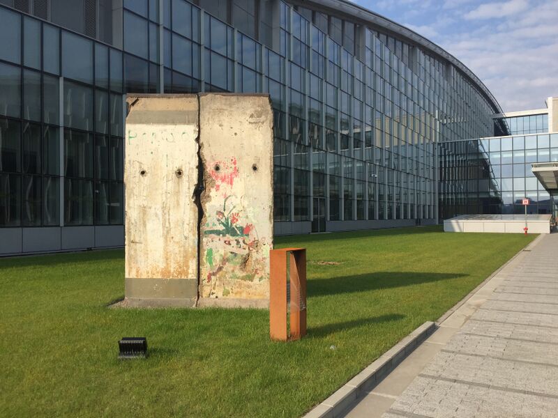 ملف:Berlin Wall at NATO Headquarters.jpg