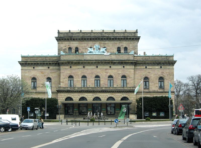 ملف:Braunschweig, Staatstheater.jpg