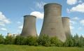 Cooling hyperbolic towers في Didcot Power Station, المملكة المتحدة، السطح يمكن أن يكون مزدوج التسطير.