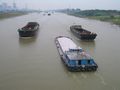 صنادل ذاتية الدفع القناة الصينية الكبرى بالقرب من يانگتشو، جيانگسو، جمهورية الصين الشعبية