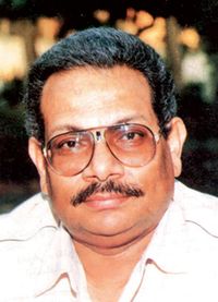 أسامة أنور عكاشة.jpg