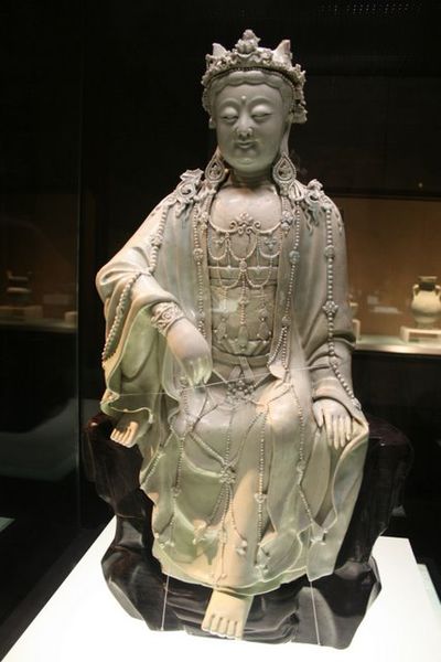 ملف:Yuan porcelain buddha.JPG