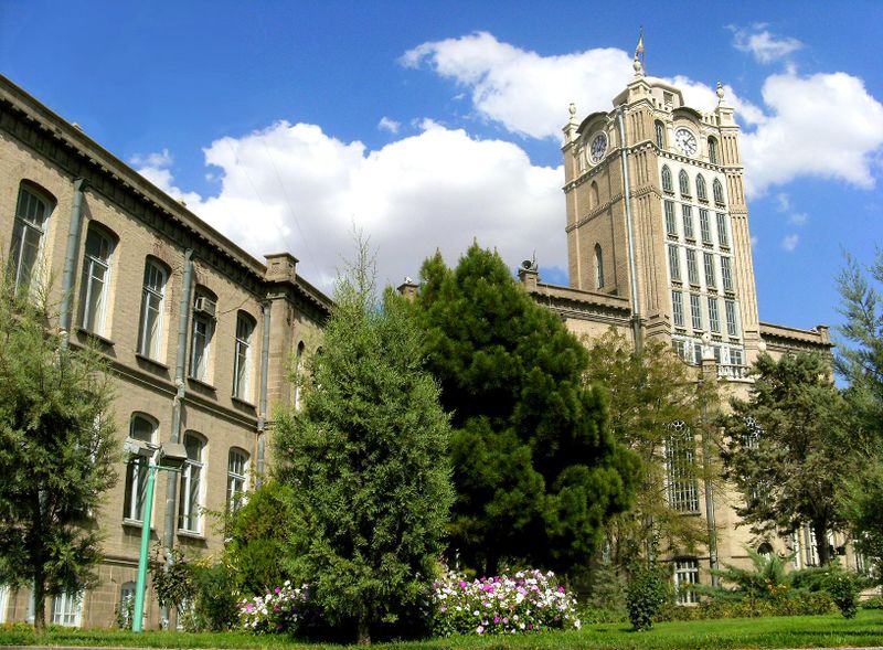 ملف:Tabriz Municipality Sa'at Tower.jpg