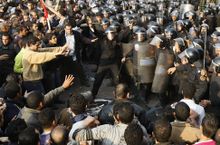 قوات الأمن المصرية كانت أسرع في استخدام الهراوات في اليوم الثاني للاضطرابات