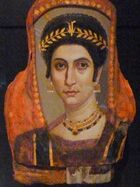 پورتريه مومياء لامرأة تسمى إيزادورا من أنكيرونپوليس، 100–110 م، گيتي ڤيلا.