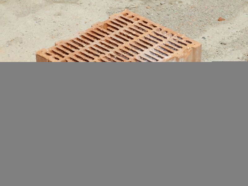 ملف:Porotherm style clay block brick angle 1.jpg