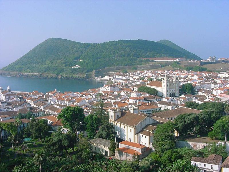 ملف:Cidade de Angra do Heroísmo, ilha Terceira, Açores.jpg