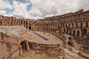 قصر أو مسرح الجم الروماني في مدينة الجم في ولاية المهدية في تونس.