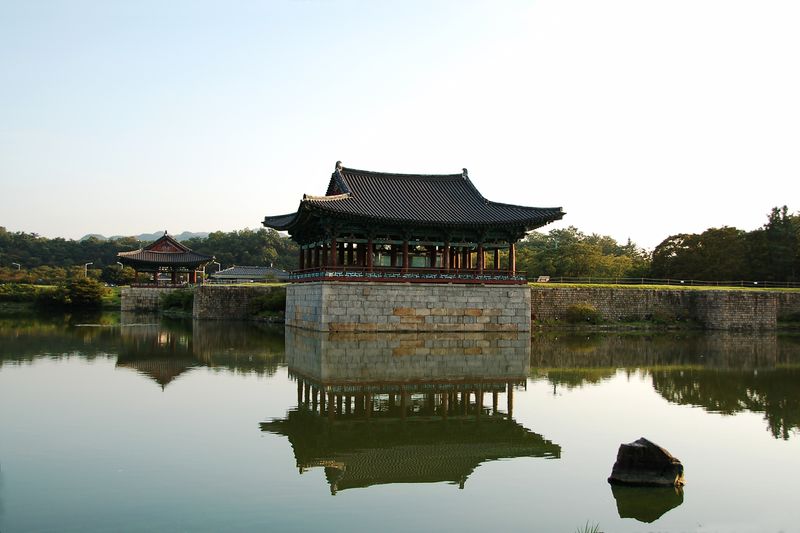 ملف:Anapji Pond-Gyeongju-Korea-2006-09.jpg