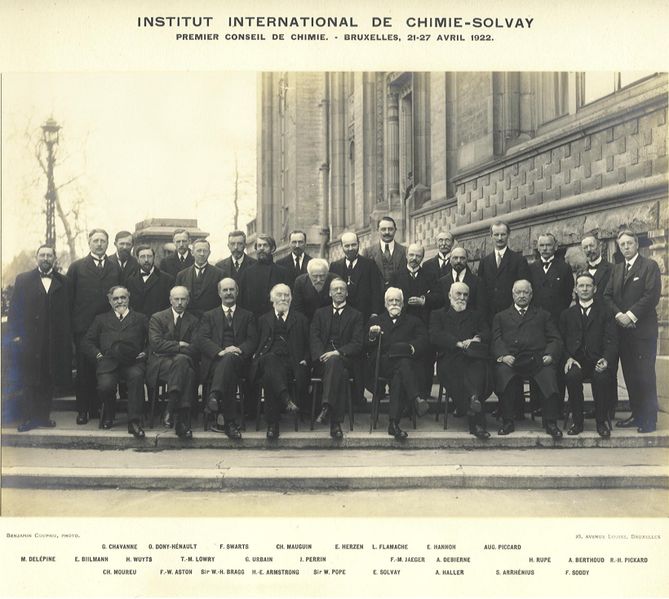 ملف:Solvay conference, 1922.jpg